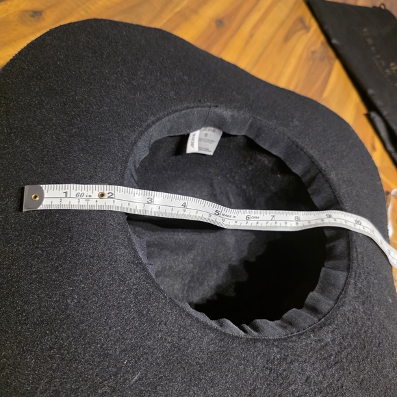 Ardene Black Wide-Brim Hat with Gold Accent - Picture 2 of 4